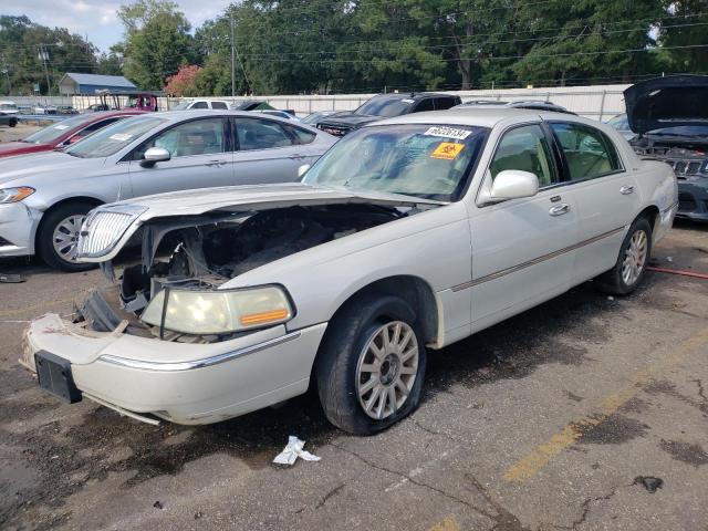  Salvage Lincoln Towncar