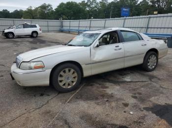  Salvage Lincoln Towncar