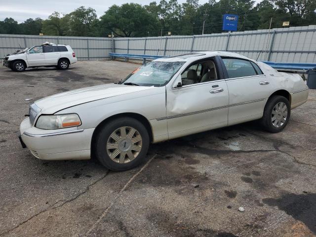  Salvage Lincoln Towncar