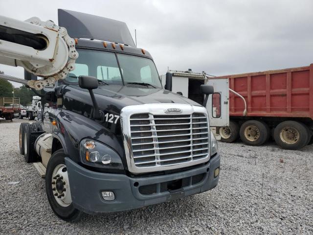  Salvage Freightliner Cascadia 1