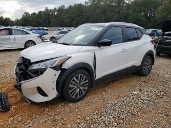  Salvage Nissan Kicks