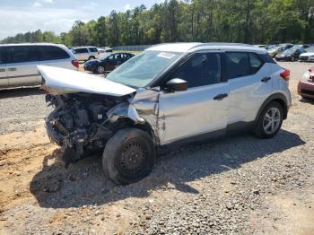  Salvage Nissan Kicks