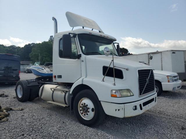  Salvage Volvo Vn