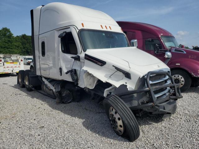  Salvage Freightliner Cascadia 1