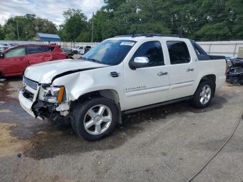  Salvage Chevrolet Avalanche