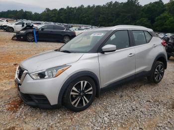  Salvage Nissan Kicks
