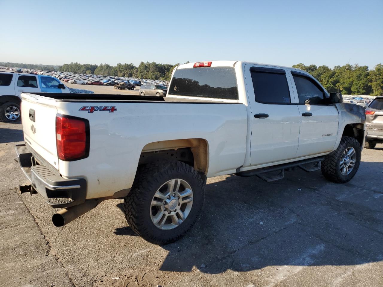 Chevrolet Silverado K2500 Heavy Duty Image 4
