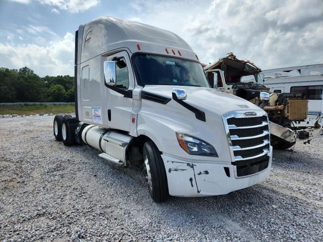  Salvage Freightliner Cascadia 1