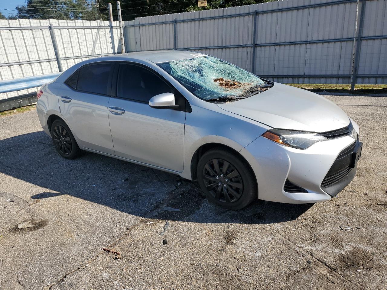 Toyota Corolla L Image 4