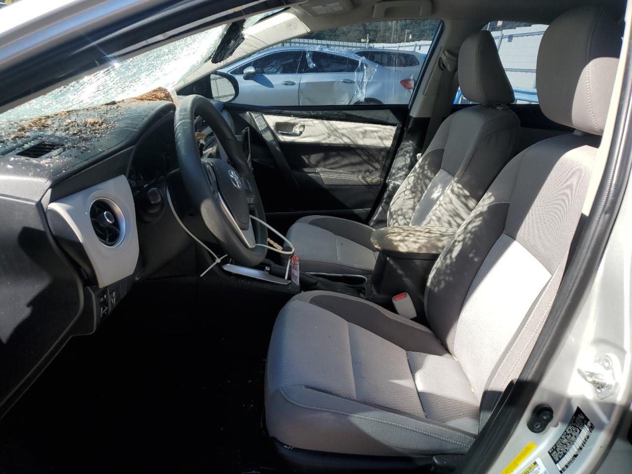 Toyota Corolla L Image 11