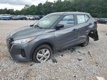  Salvage Nissan Kicks