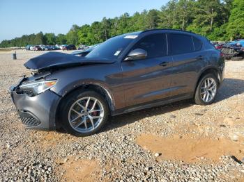 Salvage Alfa Romeo Stelvio