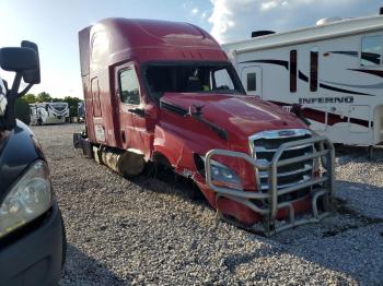  Salvage Freightliner Cascadia 1