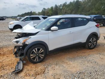  Salvage Nissan Kicks