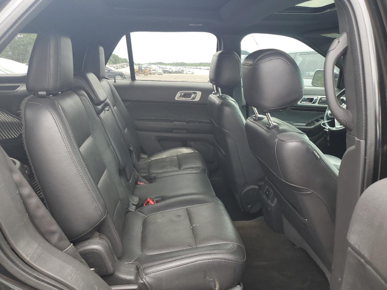 Ford Explorer Limited Image 4