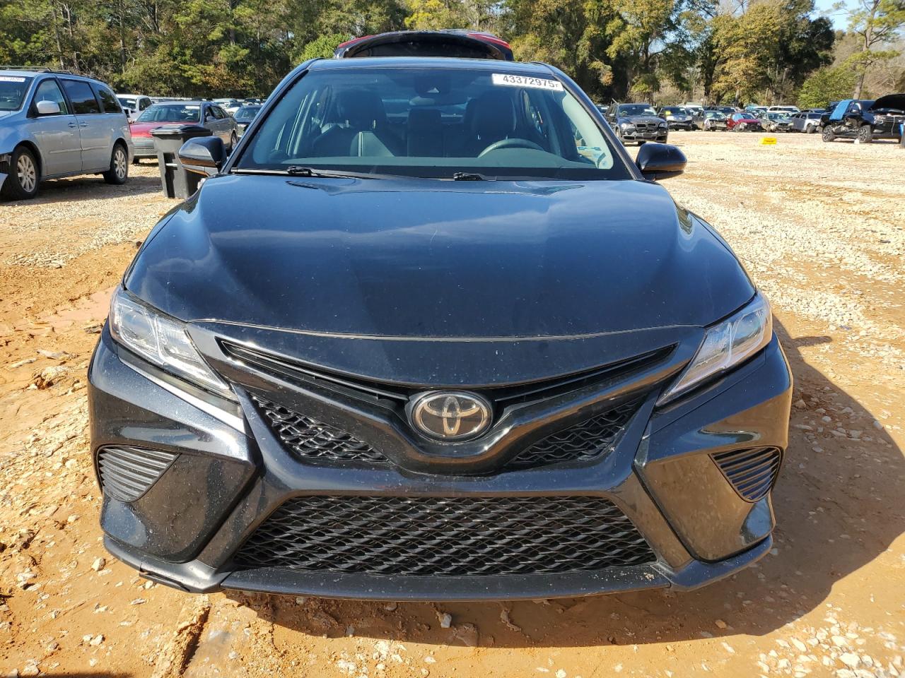 Toyota Camry Se Image 8
