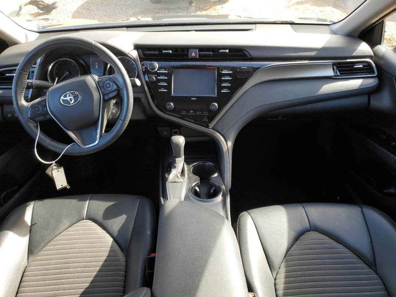 Toyota Camry Se Image 6