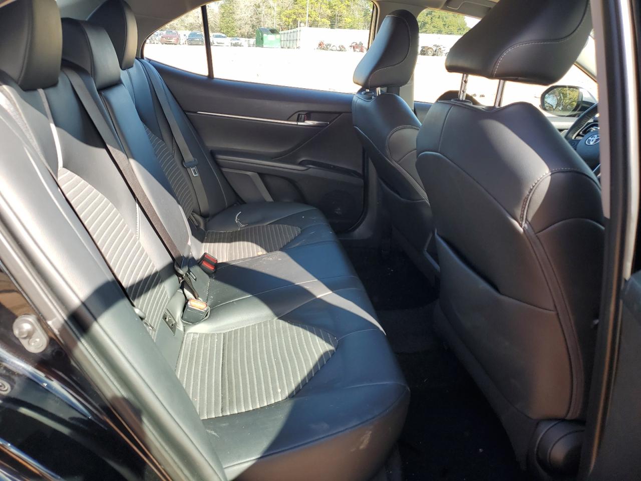 Toyota Camry Se Image 13