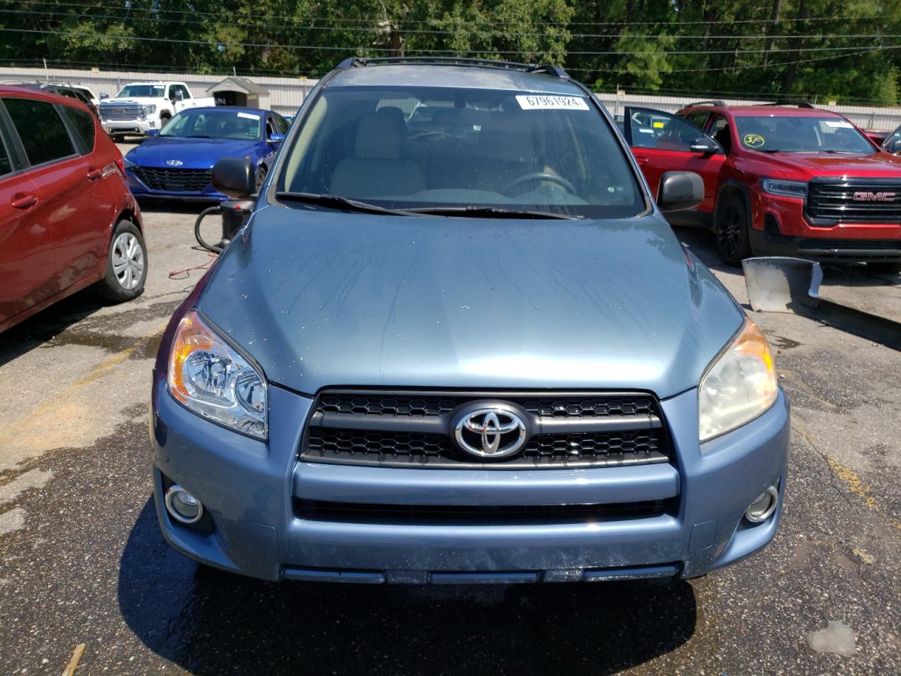 Toyota RAV4 Image 4