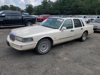  Salvage Lincoln Towncar