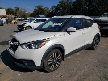 Salvage Nissan Kicks