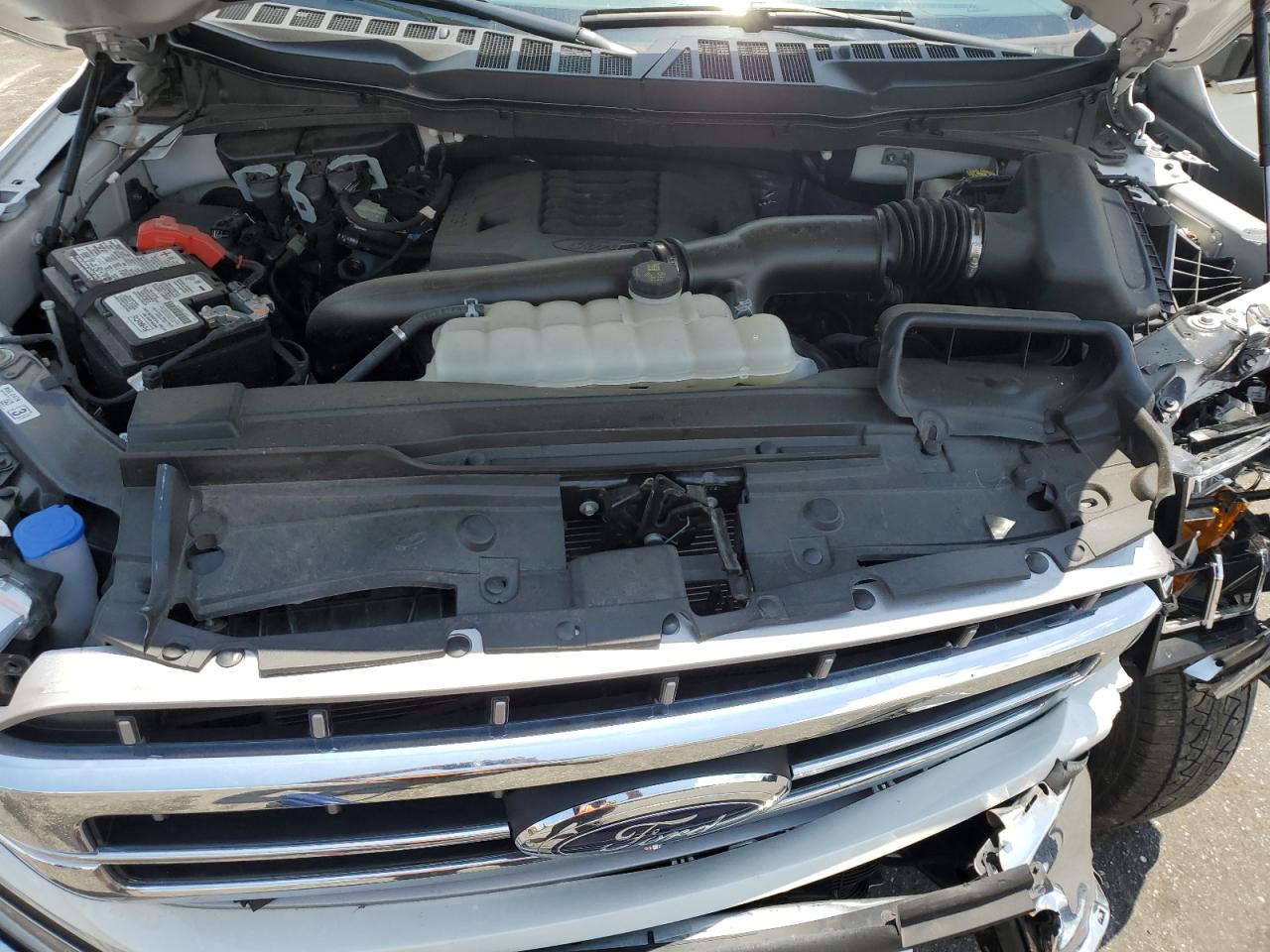 Ford F-150 Supercrew Image 12