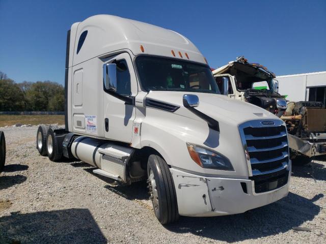  Salvage Freightliner Cascadia 1