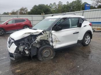  Salvage Nissan Kicks