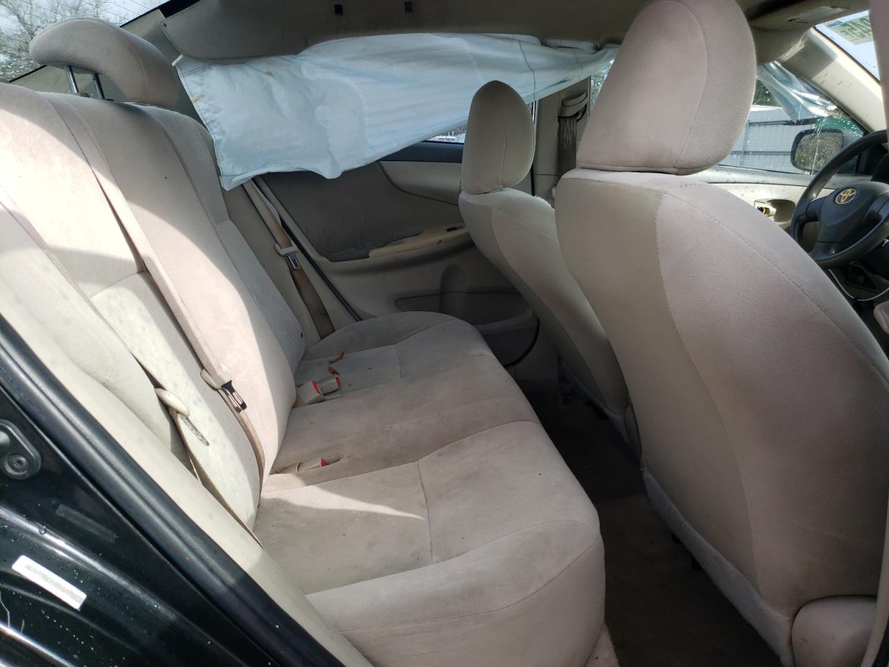 Toyota Corolla Base Image 10