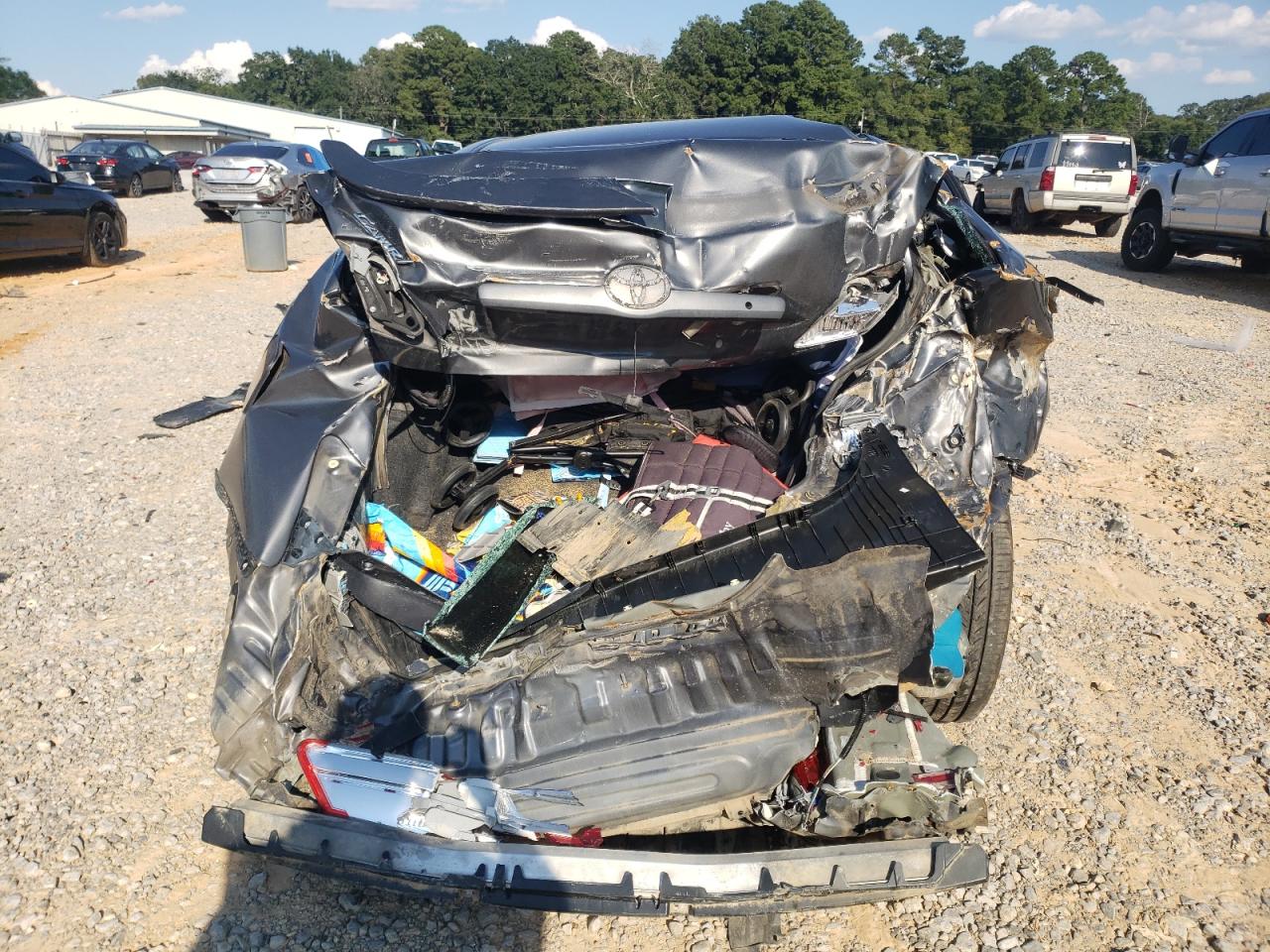 Toyota Camry Base Image 8