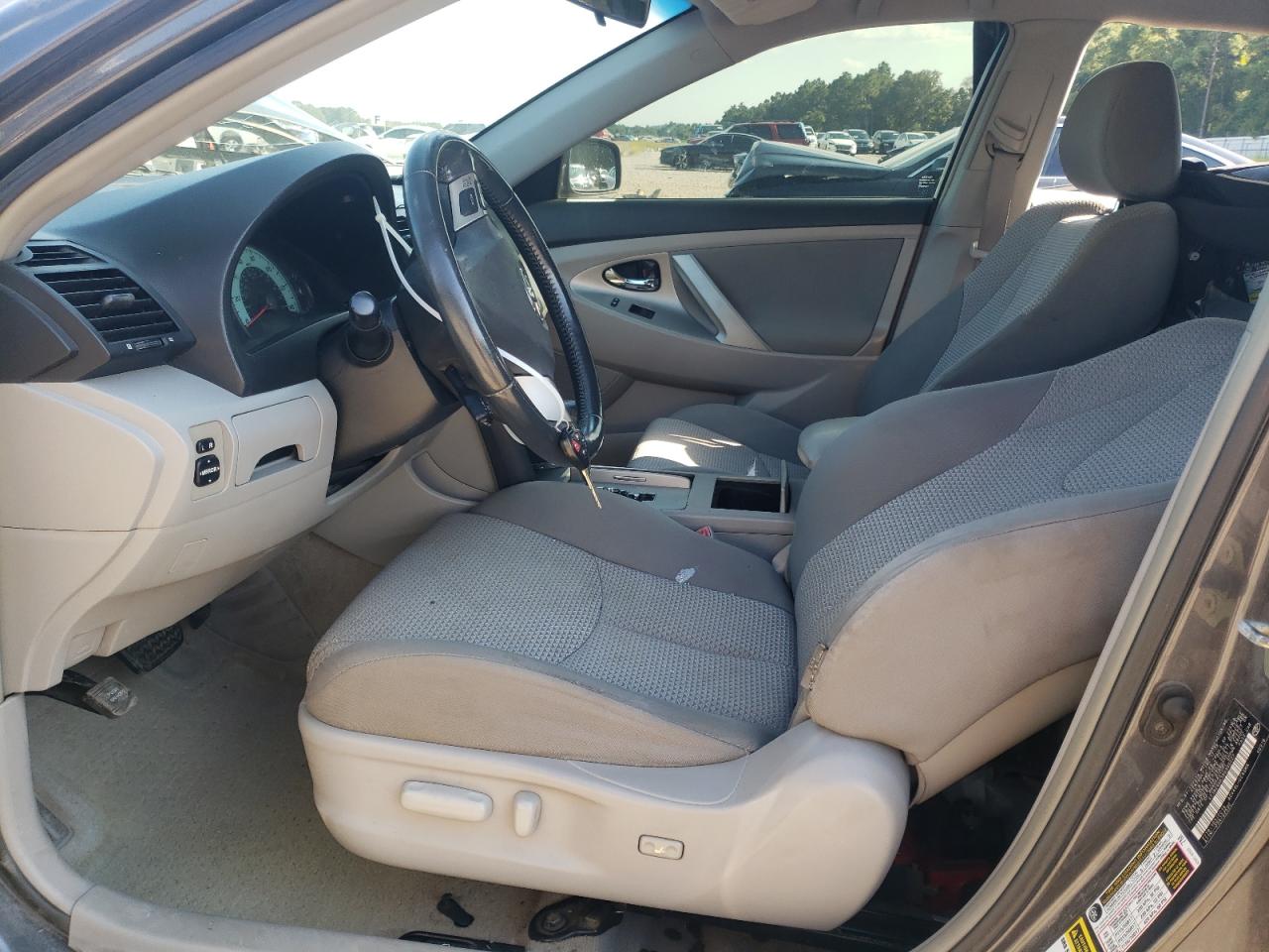 Toyota Camry Base Image 13