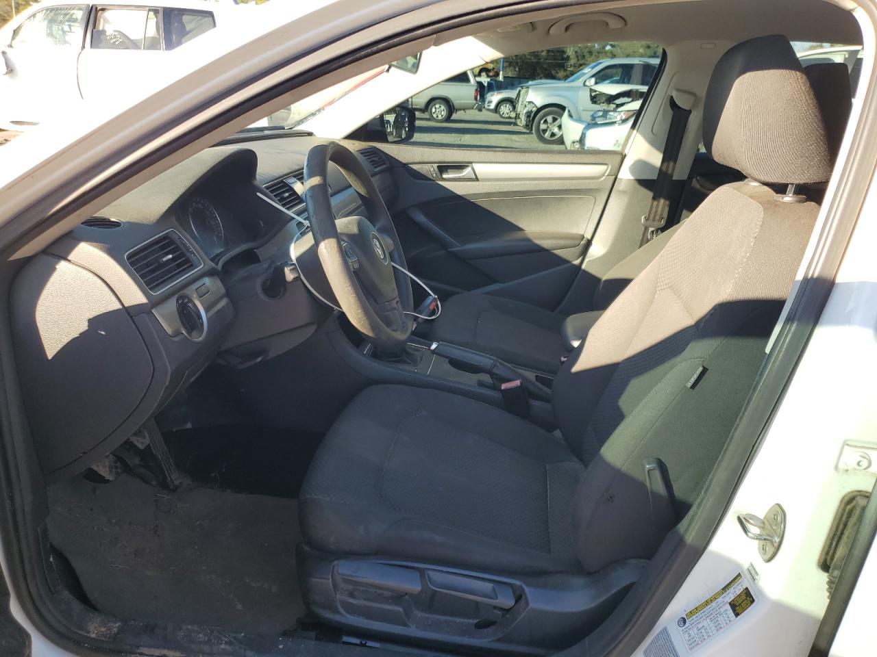 Volkswagen Passat S Image 4