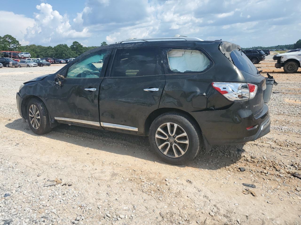 Nissan Pathfinder S Image 2