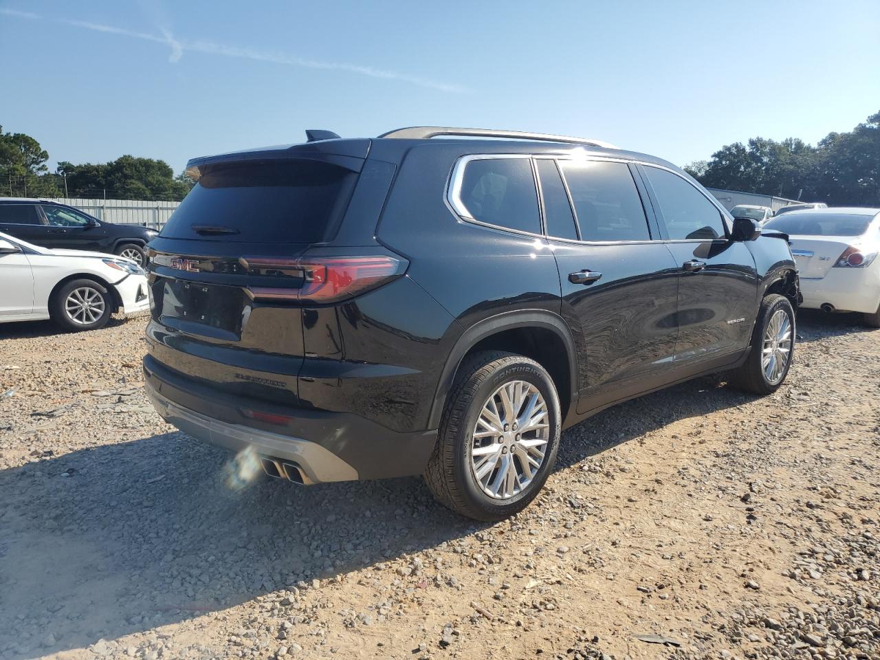 GMC Acadia Uplevel Image 2