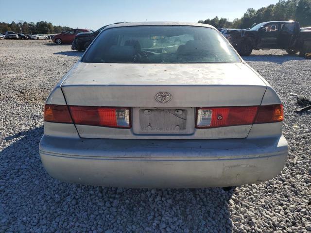 Toyota Camry Ce Image 2