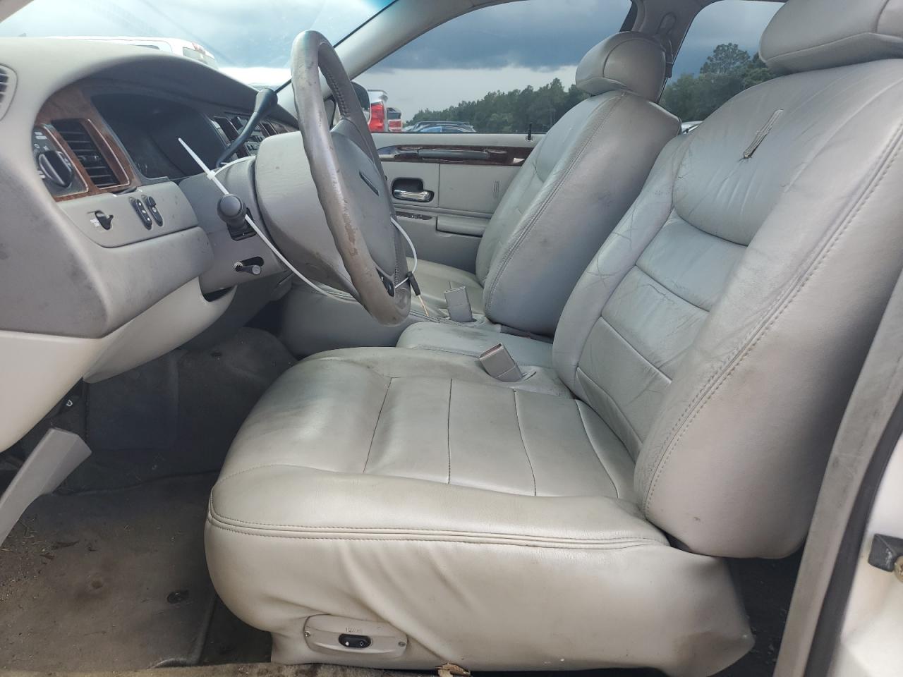 Lincoln Towncar Executive Image 4