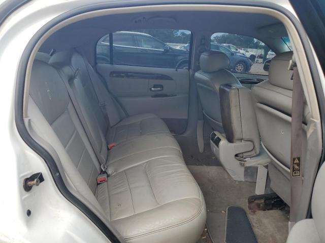 Lincoln Towncar Executive Image 9