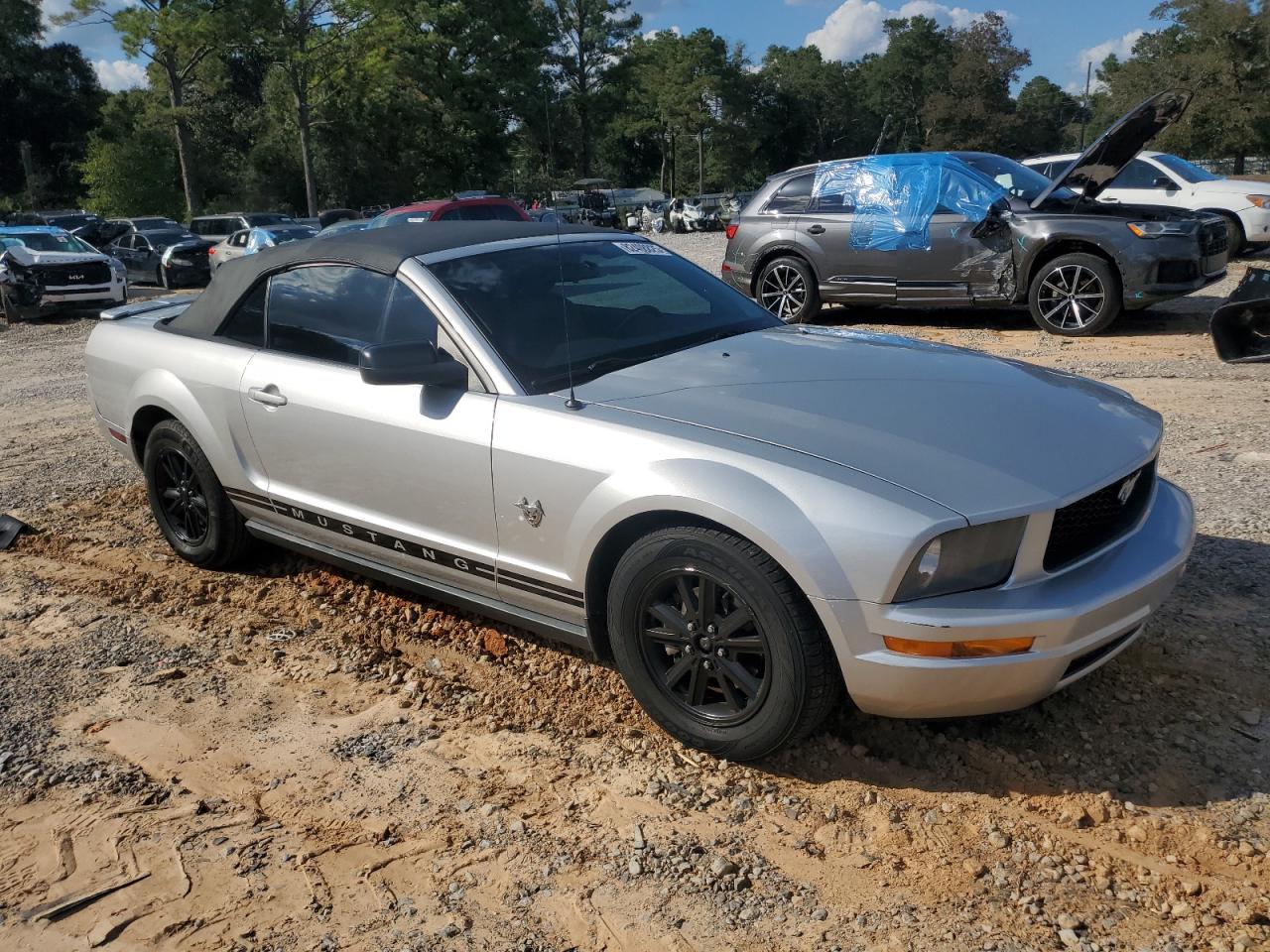 Ford Mustang Image 2