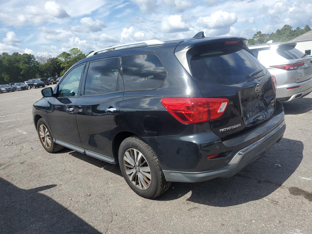 Nissan Pathfinder Sv Image 3