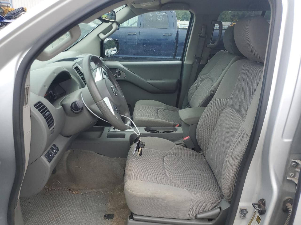 Nissan Frontier S Image 12