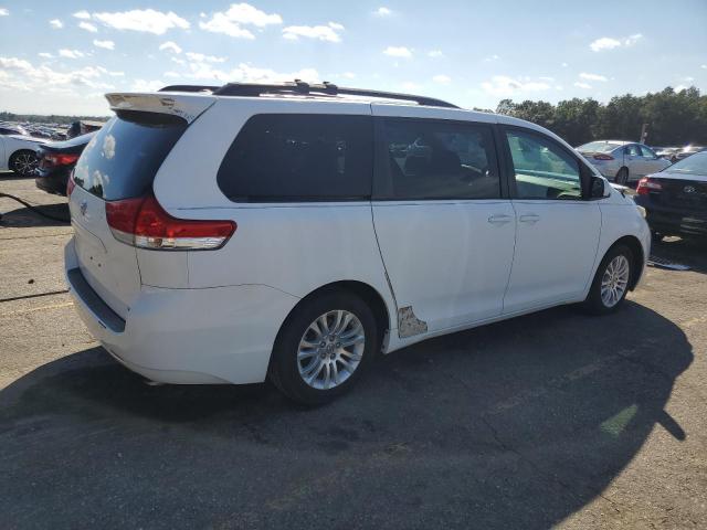 Toyota Sienna Xle Image 2