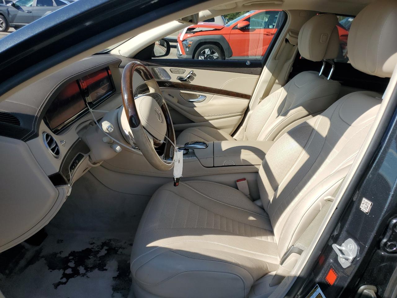 Mercedes-Benz S-Class 550 Image 6