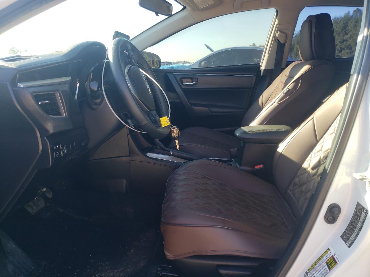 Toyota Corolla L Image 6