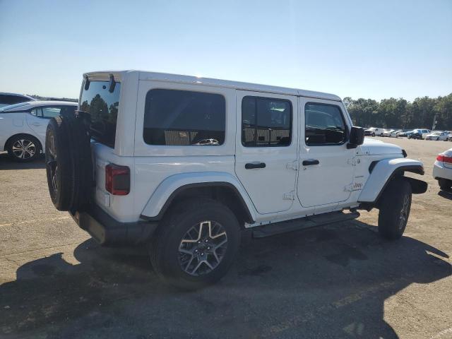Jeep Wrangler Sahara Image 8