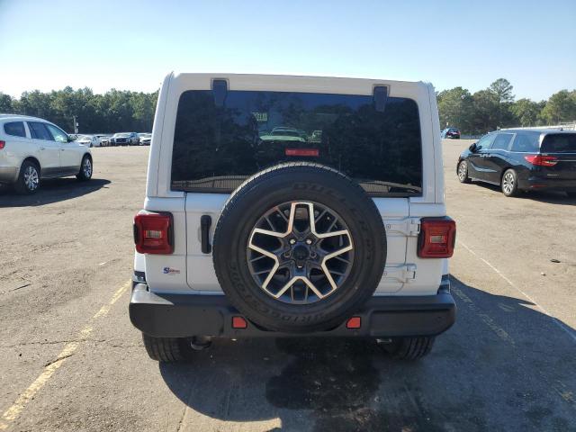 Jeep Wrangler Sahara Image 12