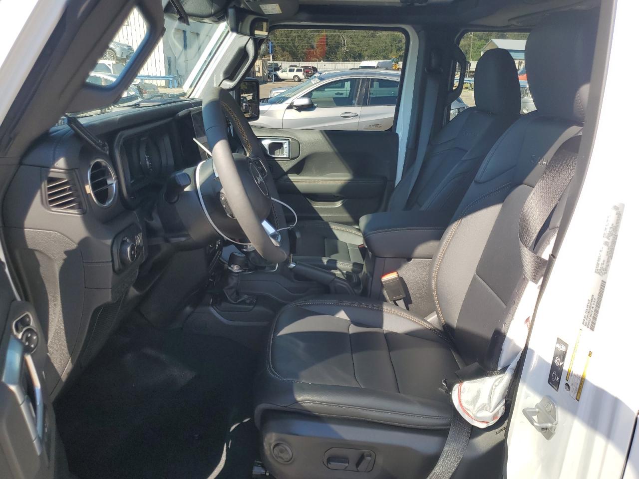 Jeep Wrangler Sahara Image 6