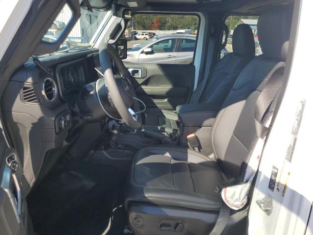 Jeep Wrangler Sahara Image 6