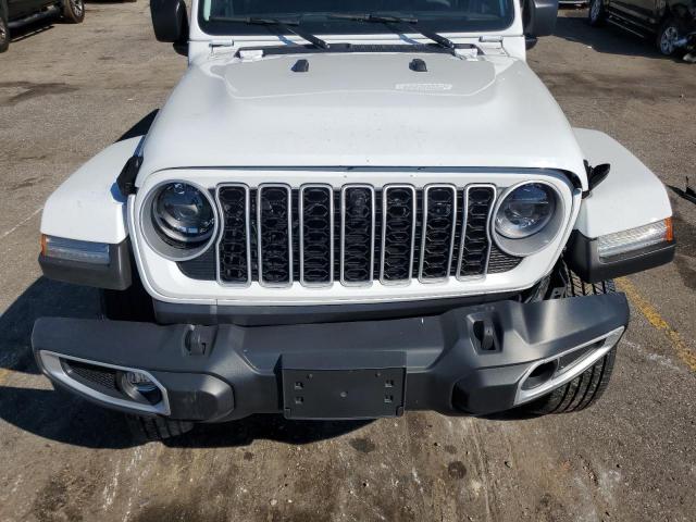 Jeep Wrangler Sahara Image 10