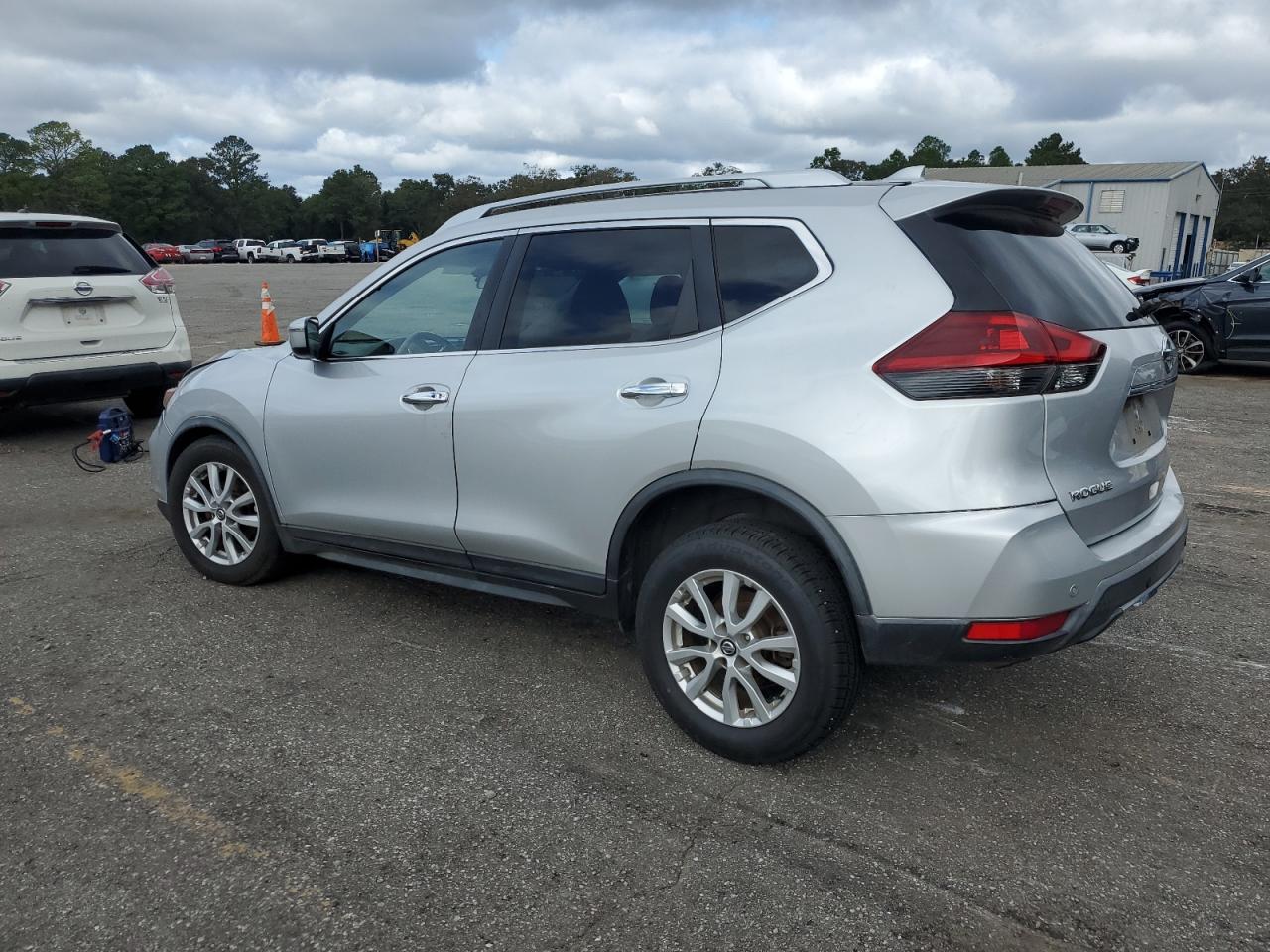 Nissan Rogue S Image 3