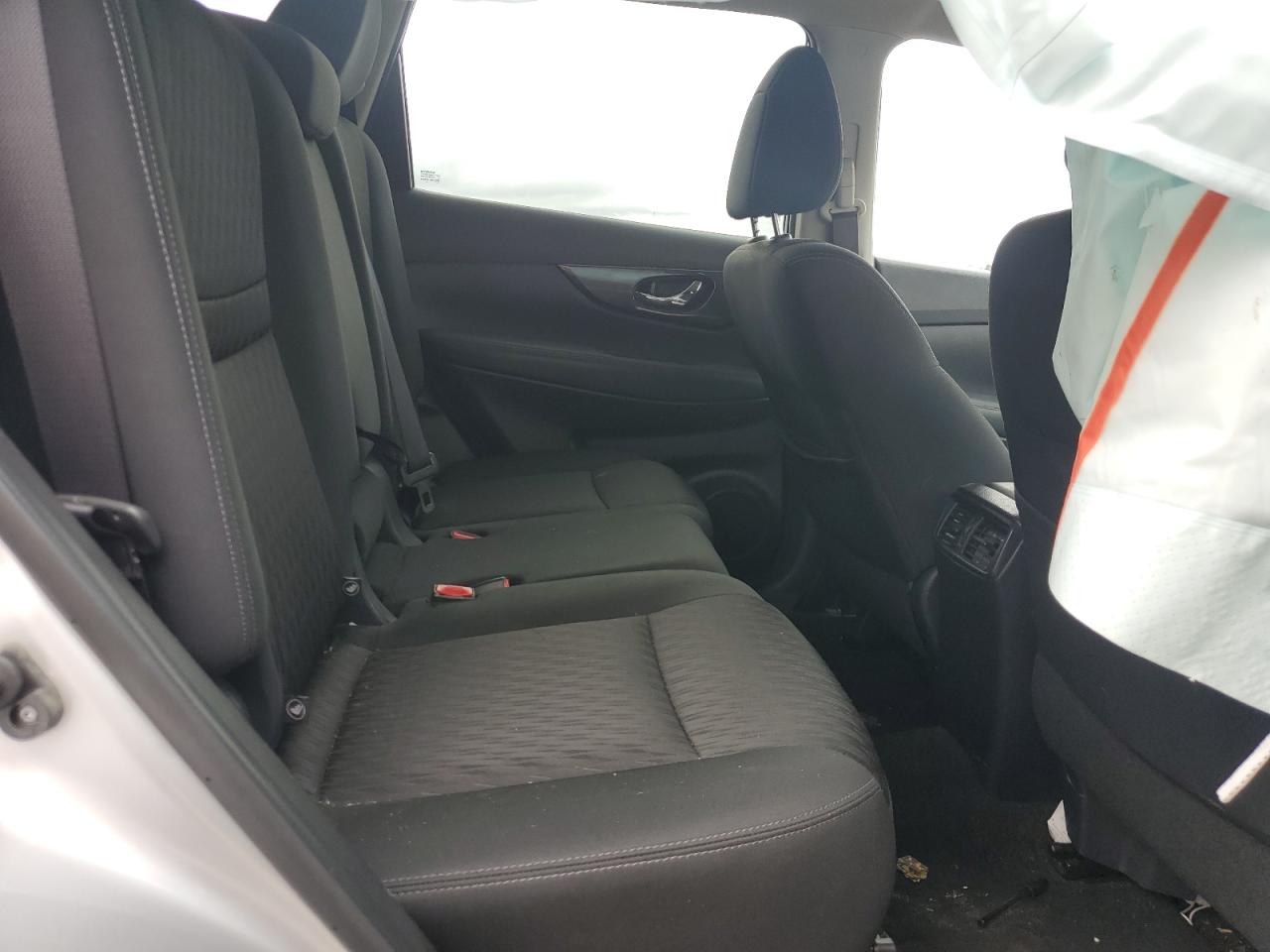 Nissan Rogue S Image 7